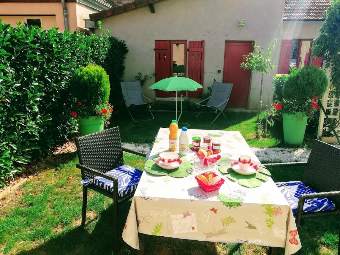 Chambre Avec Salle De Bain Privatisee Avec Petit Dejeuner Compris Auxonne Exterior foto